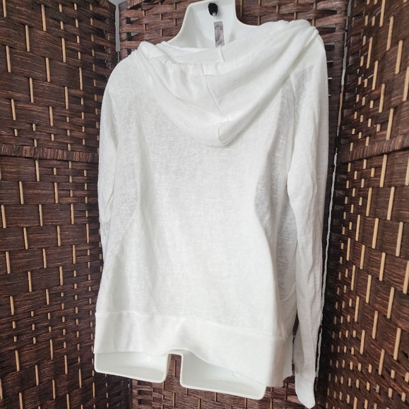 PASSION-I hoodie color white good with It is from Las Vegas, Nevada. - Picture 6 of 9